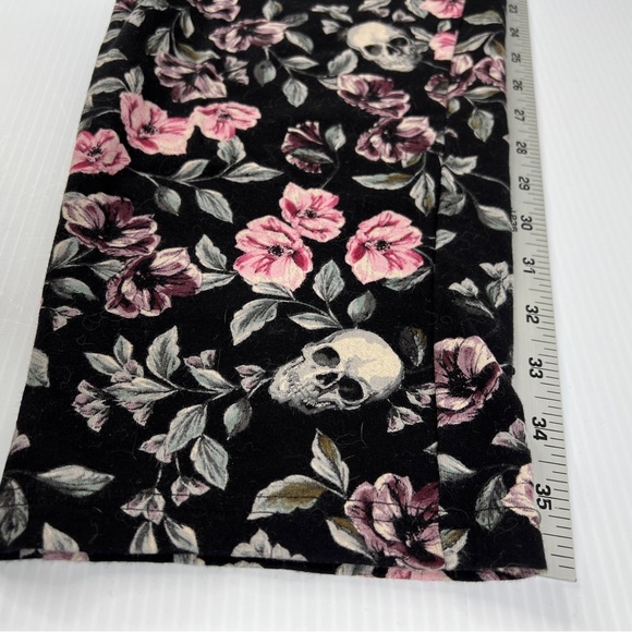 Torrid Skull & Floral Leggings Sz 6 6XLength 36" *READ* Black Pink Purple Green - Picture 6 of 8